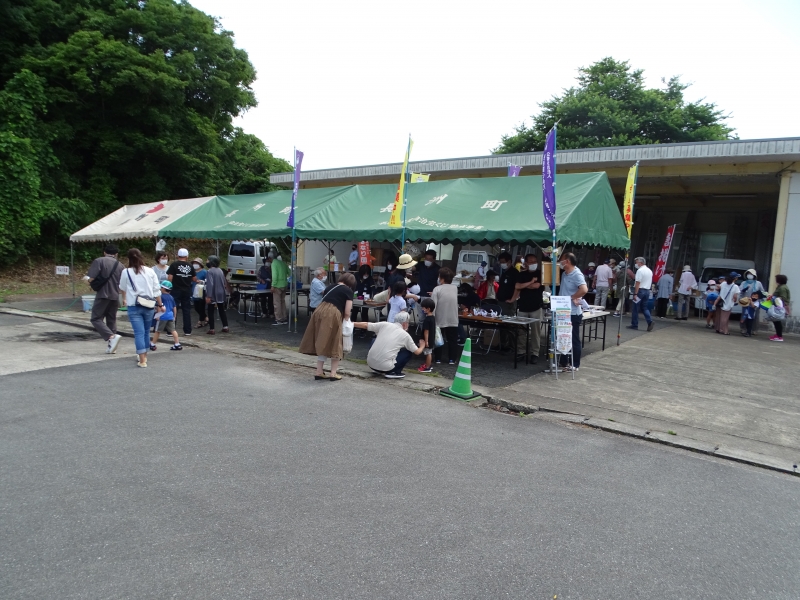 長洲町の特産品や雑貨の展示販売の様子の写真