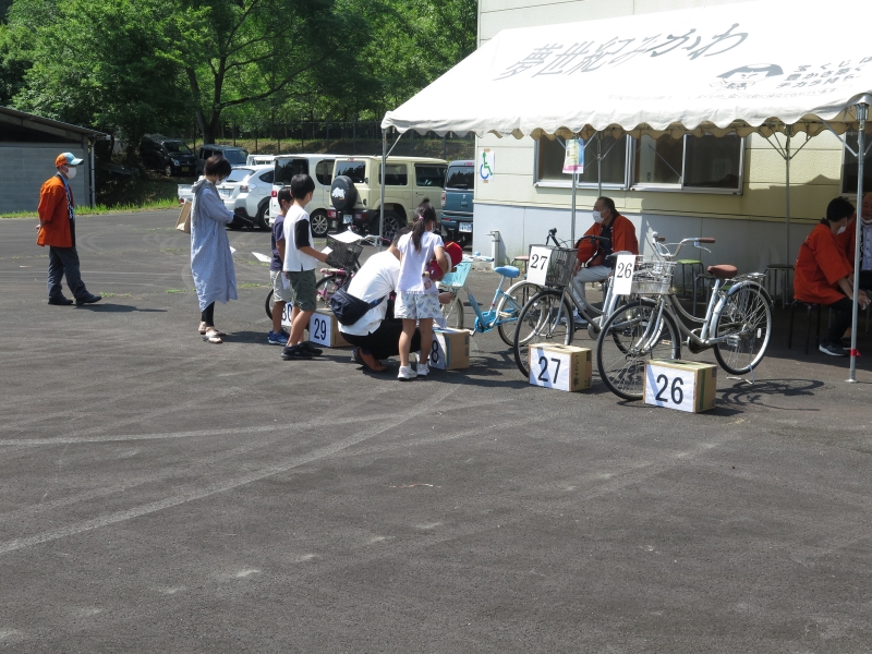 リサイクル抽選会(自転車)の様子の写真